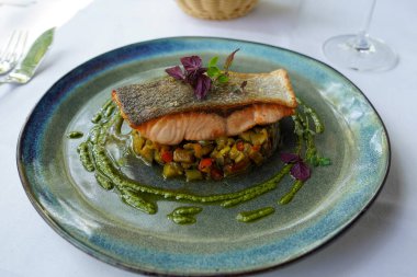 ratatouille ile ızgara somon fileto