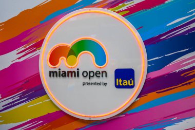 MIAMI GARDENS, FLORIDA - 31 Mart 2023 Miami Açık logosu Miami Gardens, Florida 'da 2023 yılında Hard Rock Stadyumu' nda