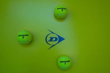 MIAMI GARDENS, FLORIDA - 2 APRIL 2023: Miami Açık tenis topu Miami Gardens, Florida 'daki Hard Rock Stadyumu' nda. Dunlop tenis topu Miami Açık 'ın resmi bir topudur.