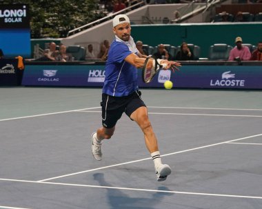 MIAMI GARDENS, FLORIDA - 28 Mart 2024: Miami 'deki Hard Rock Stadyumu' nda oynanan 2024 Miami Açık 'ta İspanyol Carlos Alcaraz ile oynanan çeyrek final karşılaşmasında Bulgar Grigor Dimitrov