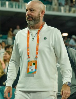 MIAMI GARDENS, FLORIDA - 29 Mart 2024: Grigor Dimitrov 'un antrenörü Jamie Delgado, Miami' deki Hard Rock Stadyumu 'nda Grigor Dimitrov ve Alexander Zverev arasında oynanan 2024 Miami Açık yarı final maçına katıldı.