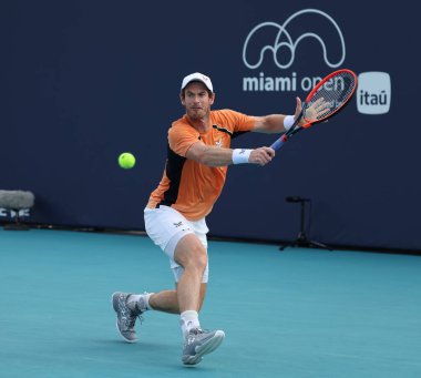 MIAMI GARDENS, FLORIDA - 24 Mart 2024: Birleşik Krallık 'tan Andy Murray, Çek Cumhuriyeti' nden Tomas Machac ile oynadığı maçın ikinci turunda Miami 'deki Hard Rock Stadyumu' nda oynanacak.