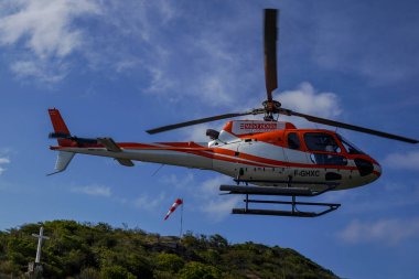 Saint Barthelemy Havalimanı olarak da bilinen Remy de Haenen Havalimanı 'na inmek için 18 Nisan 2024' te Batı Hint Adaları Helikopteri inmiştir. 2,133 feet yüksekliğindeki pisti dünyanın en kısa pistlerinden biridir.