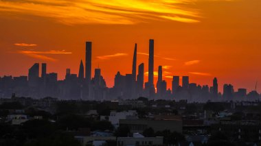 New York şehir silüeti panorama adlı günbatımı