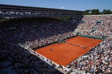 PARIS, FRANCE - 3 Haziran 2023: Paris, Fransa 'daki Le Stade Roland Garros tenis turnuvası sırasında Suzanne Lenglen Sarayı' nın genel görünümü