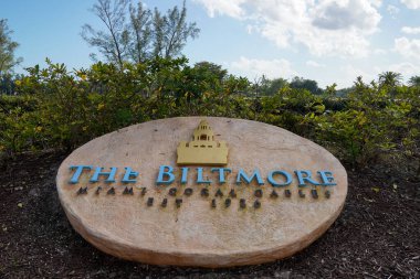CORAL GABLES, FLORIDA - 12 Şubat 2024: Miami Biltmore Oteli 'nde golf sahası, 1926' da inşa edilen tarihi lüks otel, 1996 'da bir Ulusal Tarihi eser olarak belirlendi..
