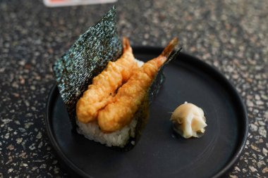 Tokyo Rice Ball Japon Ramen Lokantası 'nda servis edildi.