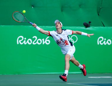 Rio De Janeiro, Brezilya - 12 Ağustos 2016: Olimpiyat Şampiyonu Andy Murray Büyük Britanya'nın işlemi Rio 2016 Olimpiyat Oyunları, Olympic Tennis Centre'erkekler tekler çeyrek final sırasında