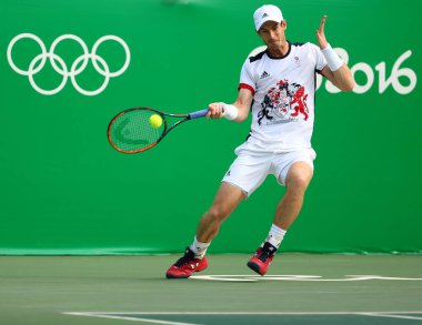 Rio De Janeiro, Brezilya - 12 Ağustos 2016: Olimpiyat Şampiyonu Andy Murray Büyük Britanya'nın işlemi Rio 2016 Olimpiyat Oyunları, Olympic Tennis Centre'erkekler tekler çeyrek final sırasında