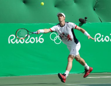 Rio De Janeiro, Brezilya - 12 Ağustos 2016: Olimpiyat Şampiyonu Andy Murray Büyük Britanya'nın işlemi Rio 2016 Olimpiyat Oyunları, Olympic Tennis Centre'erkekler tekler çeyrek final sırasında