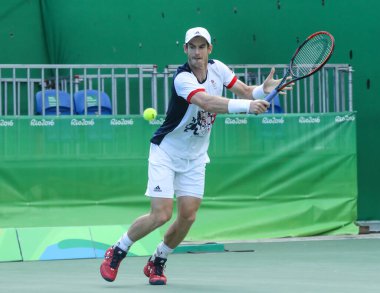 Rio De Janeiro, Brezilya - 12 Ağustos 2016: Olimpiyat Şampiyonu Andy Murray Büyük Britanya'nın işlemi Rio 2016 Olimpiyat Oyunları, Olympic Tennis Centre'erkekler tekler çeyrek final sırasında