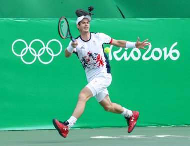 Rio De Janeiro, Brezilya - 12 Ağustos 2016: Olimpiyat Şampiyonu Andy Murray Büyük Britanya'nın işlemi Rio 2016 Olimpiyat Oyunları, Olympic Tennis Centre'erkekler tekler çeyrek final sırasında