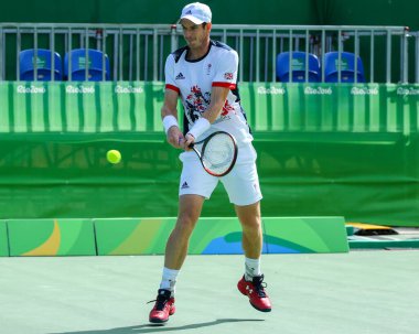 Rio De Janeiro, Brezilya - 12 Ağustos 2016: Olimpiyat Şampiyonu Andy Murray Büyük Britanya'nın işlemi Rio 2016 Olimpiyat Oyunları, Olympic Tennis Centre'erkekler tekler çeyrek final sırasında