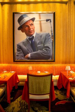 LAS VEGAS, NEVADA - 10 Mayıs 2014: Forbes Travel Guide Four-Star Sinatra Restaurant Interior Encore Las Vegas Casino. Frank Sinatra 'nın ailesi tarafından onaylanmış tek İtalyan restoranı. 