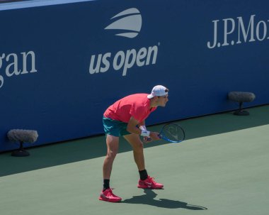 NEW YORK - SEPTEMBER 2, 2023: Büyük Britanya 'dan profesyonel tenisçi Jack Draper, ABD Açık üçüncü tur karşılaşmasında Grandstand Stadyumu' nda Michael Mmoh ile karşı karşıya geldi.