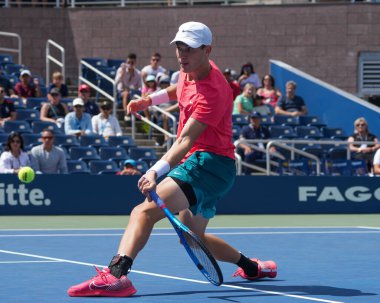 NEW YORK - SEPTEMBER 2, 2023: Büyük Britanya 'dan profesyonel tenisçi Jack Draper, ABD Açık üçüncü tur karşılaşmasında Grandstand Stadyumu' nda Michael Mmoh ile karşı karşıya geldi.