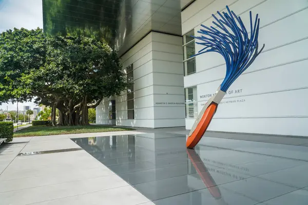 stock image WEST PALM BEACH, FLORIDA - JUNE 2, 2021: The Norton Museum of Arts new Heyman Plaza in West Palm Beach featuring Typewriter Eraser, Scale X (1999) by Claes Oldenburg and Coosje Van Bruggen