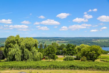 Finger Lakes bölgesindeki tipik manzara, New York 'un kuzeyinde.