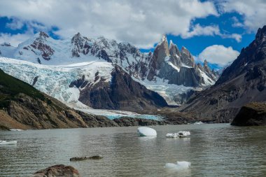 Los Glaciares Ulusal Parkı 'ndaki Laguna Torre Gölü, Arjantin Patagonya