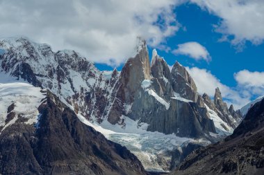 Los Glaciares Ulusal Parkı 'ndaki Cerro Torre Dağı, Arjantin Patagonya