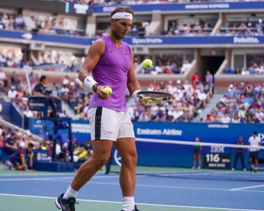 New York - 31 Ağustos 2019 Grand Slam şampiyonu İspanyol Rafael Nadal, New York 'taki Billie Jean King Ulusal Tenis Merkezi' nde oynanan 2019 US Open üçüncü tur karşılaşmasında