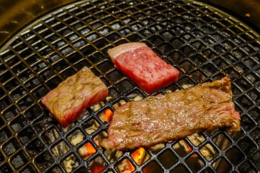 Japon Yakiniku ya da Japon usulü bbq. Wagyu A5 Japon bifteği dünyanın en iyi bifteği olarak kabul edilir..