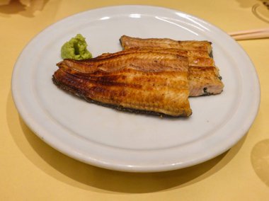 Japon Izgara Yılanbalığı (Unagi Don). Unagi, Japon yemeklerinde sıkça kullanılan bir malzemedir.