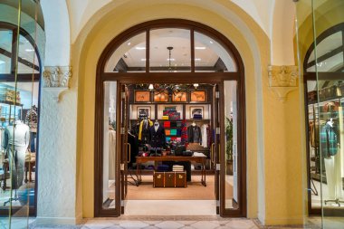 PALM BEACH, FLORIDA - 16 Kasım 2024: The Beakers Palm Beach Hotel 'den Polo Ralph Lauren mağazası. Breakers Palm Beach, Palm Beach, Florida 'da İtalyan Rönesans tarzı tarihi bir oteldir.