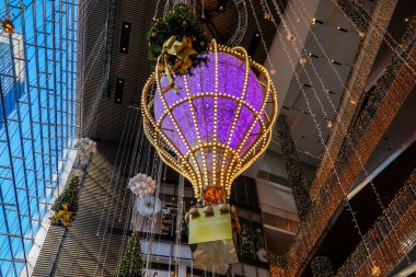 NEW YORK - 28 Kasım 2023: Hudson Yards Alışveriş Merkezi New York 'ta Tatil sezonu için dekore edildi