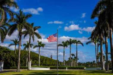 Florida Palm Beach 'teki Henry Morrison Flagler Müzesi' nin ana yolu.