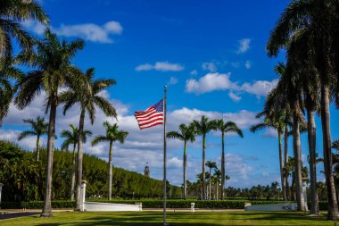Florida Palm Beach 'teki Henry Morrison Flagler Müzesi' nin ana yolu.