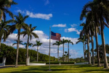 Florida Palm Beach 'teki Henry Morrison Flagler Müzesi' nin ana yolu.