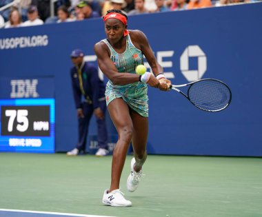 New York - 27 Ağustos 2019: Profesyonel tenisçi 15 yaşındaki ABD'li Coco Gauff, Billie Jean King Ulusal Tenis Merkezi'nde 2019 Abd Açık ilk tur maçında 