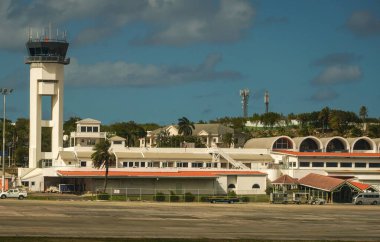 OSBOURN, ANTIGUA VE BARBUDA - 30 Aralık 2021: Antigua 'daki VC Uluslararası Kuş Havaalanı Terminali