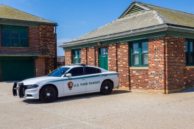 FAR ROCKAWAY, NEW YORK - SEPTEMBER 15, 2024: U.S. Park Ranger  car at the Rockaway Beach in Jacob Riis Park in Far Rockaway, New York clipart