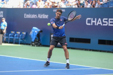 NEW YORK - 22 AĞUSTOS 2019 İsviçre Grand Slam şampiyonu Roger Federer, Billie Jean King Ulusal Tenis Merkezi 'ndeki Arthur Ashe Stadyumu' nda düzenlenen 2019 ABD Açık turnuvası için antrenman yapıyor.