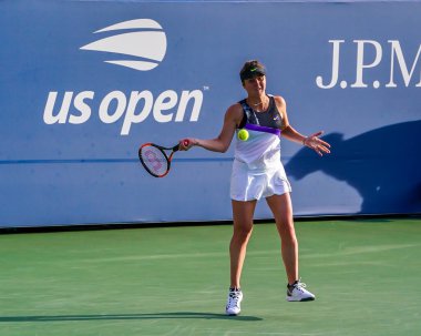 NEW YORK - SEPTEMBER 3, 2019: Ukraynalı profesyonel tenisçi Elina Svitolina, New York 'taki Billie Jean King Ulusal Tenis Merkezi' nde oynanan 2019 ABD Açık ilk tur müsabakasında