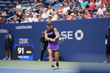 NEW YORK - 29 AUGust 2019: Romanya Grand Slam Şampiyonu Simona Halep, New York 'taki Billie Jean King Ulusal Tenis Merkezi' nde oynanan 2019 ABD Açık ikinci tur müsabakasında 