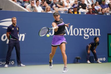 NEW YORK - 29 AUGust 2019: Romanya Grand Slam Şampiyonu Simona Halep, New York 'taki Billie Jean King Ulusal Tenis Merkezi' nde oynanan 2019 ABD Açık ikinci tur müsabakasında 