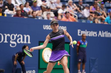 NEW YORK - 29 AUGust 2019: Romanya Grand Slam Şampiyonu Simona Halep, New York 'taki Billie Jean King Ulusal Tenis Merkezi' nde oynanan 2019 ABD Açık ikinci tur müsabakasında 
