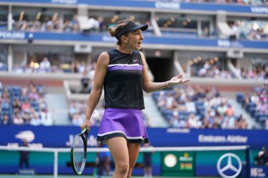 NEW YORK - 29 AUGust 2019: Romanya Grand Slam Şampiyonu Simona Halep, New York 'taki Billie Jean King Ulusal Tenis Merkezi' nde oynanan 2019 ABD Açık ikinci tur müsabakasında 