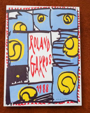 PARIS, FRANCE - 1 Haziran 2024: 1988 Roland Garros posteri Fransa 'nın Paris kentindeki Le Stade Roland Garros' ta sergileniyor