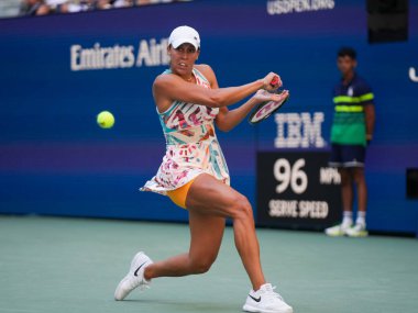 NEW YORK - 31 AUGust 2023: ABD 'li profesyonel tenisçi Madison Keys, New York' taki Billie Jean King Ulusal Tenis Merkezi 'nde oynanan 2023 ABD Açık' taki ikinci tur karşılaşmasında