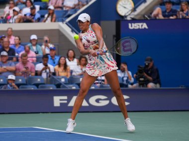 NEW YORK - 31 AUGust 2023: ABD 'li profesyonel tenisçi Madison Keys, New York' taki Billie Jean King Ulusal Tenis Merkezi 'nde oynanan 2023 ABD Açık' taki ikinci tur karşılaşmasında