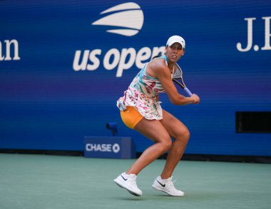 NEW YORK - 31 AUGust 2023: ABD 'li profesyonel tenisçi Madison Keys, New York' taki Billie Jean King Ulusal Tenis Merkezi 'nde oynanan 2023 ABD Açık' taki ikinci tur karşılaşmasında