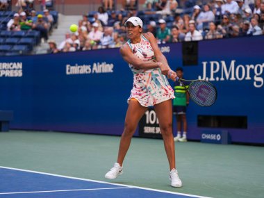 NEW YORK - 31 AUGust 2023: ABD 'li profesyonel tenisçi Madison Keys, New York' taki Billie Jean King Ulusal Tenis Merkezi 'nde oynanan 2023 ABD Açık' taki ikinci tur karşılaşmasında