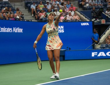 NEW YORK - SEPTEMBER 4, 2023: ABD 'li profesyonel tenisçi Madison Keys, New York' taki Billie Jean King Ulusal Tenis Merkezi 'nde oynanan 2023 ABD Açık turnuvasında 16.