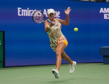 NEW YORK - SEPTEMBER 4, 2023: ABD 'li profesyonel tenisçi Madison Keys, New York' taki Billie Jean King Ulusal Tenis Merkezi 'nde oynanan 2023 ABD Açık turnuvasında 16.