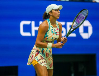 NEW YORK - SEPTEMBER 4, 2023: ABD 'li profesyonel tenisçi Madison Keys, New York' taki Billie Jean King Ulusal Tenis Merkezi 'nde oynanan 2023 ABD Açık turnuvasında 16.