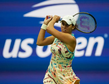 NEW YORK - SEPTEMBER 4, 2023: ABD 'li profesyonel tenisçi Madison Keys, New York' taki Billie Jean King Ulusal Tenis Merkezi 'nde oynanan 2023 ABD Açık turnuvasında 16.